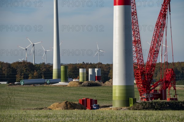 Assembly of a wind turbine, the last rotor blade is being mounted, mobile crane, wind turbine from