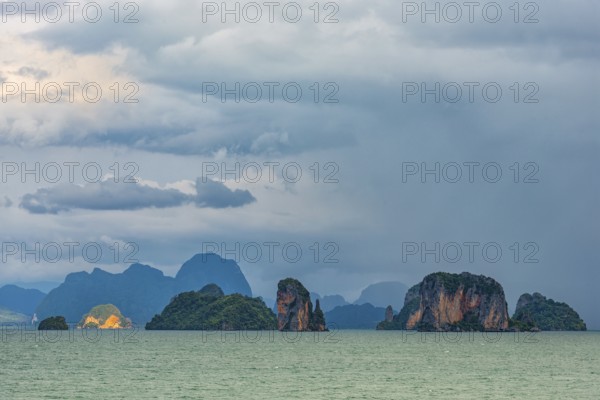 Phang Nga bay near Koh Yai Noi, seascape, seascape, nature, natural landscape, mountains,