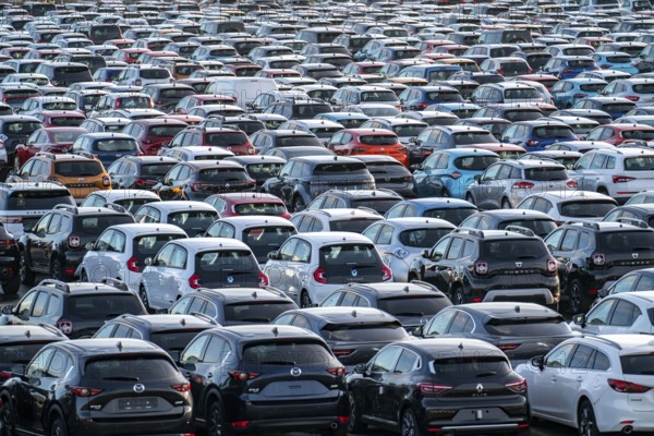 Car terminal in the Logport I inland port, in Duisburg on the Rhine, vehicle handling of new cars,