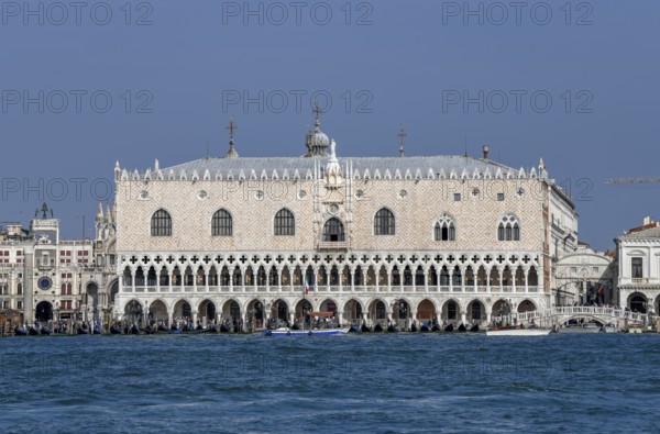 Doge's Palace and Bridge of Sighs, San Marco district, Venice, Veneto region, Italy, Europe