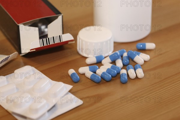 Close-up of different pharmaceutic pills and tablets (Close-up of different pharmaceutic pills and