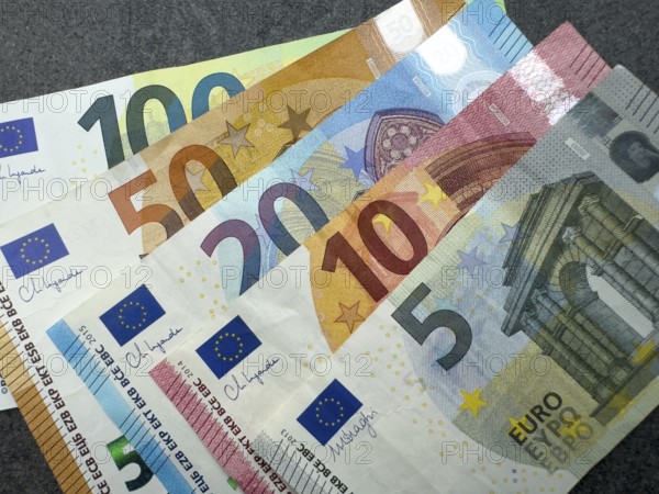 Symbol photo Cash Banknotes euro banknotes lying fanned out on top of each other, Germany, Europe