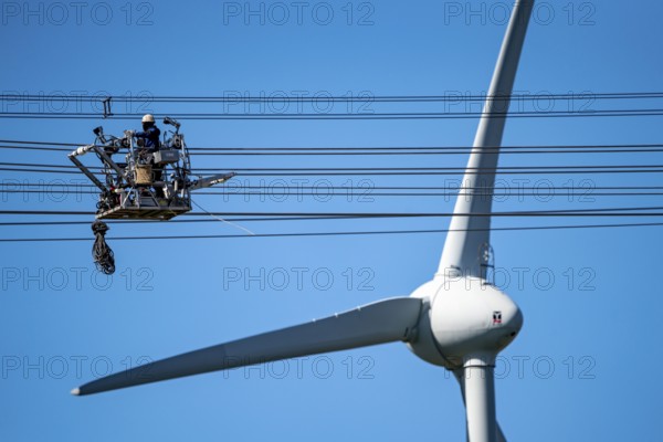 Construction of a new line route, 380 KV extra-high voltage line between Osterath and Gohr, near