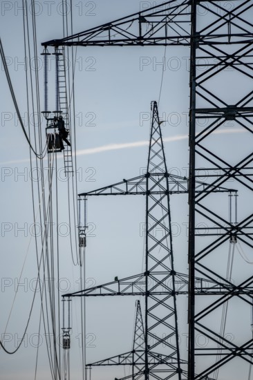 Construction of a new line route, 380 KV extra-high voltage line between Osterath and Gohr, near