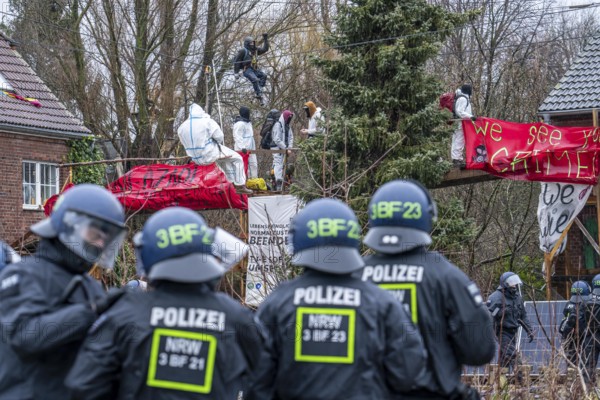 2nd day of the eviction of the Lützerath hamlet, occupied buildings of the former farm, by climate