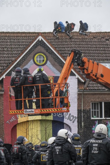 2nd day of the eviction of the Lützerath hamlet, occupied buildings of the former farm, by climate