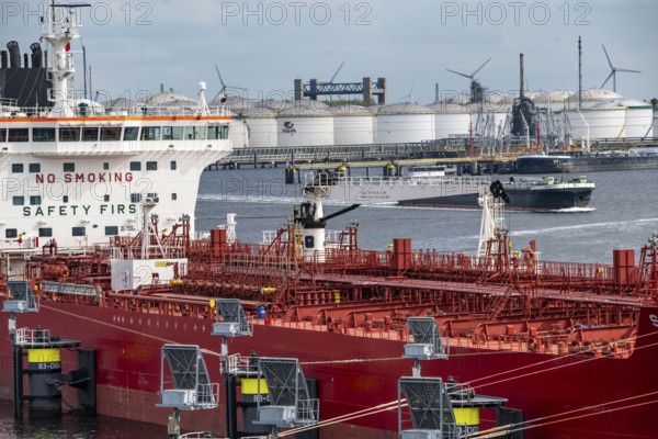 Petroleumhaven, Vopak Terminal Europoort, crude oil tank farm, over 99 large tanks, and 22 loading