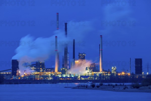 Rhine near Duisburg Bruckhausen, Marxloh, Thyssenkrupp Steel steelworks, blast furnaces, sintering