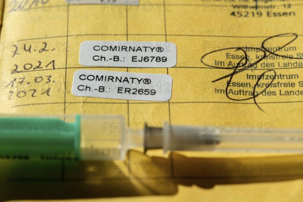 Vaccination booklet, proof of double vaccination with the Corona vaccine from BioNTEch/Pfizer,