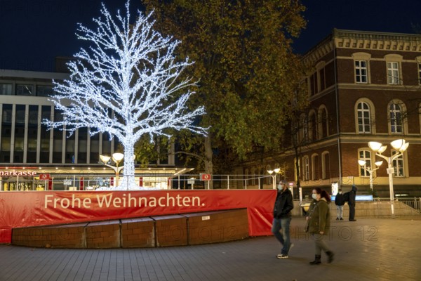 The city centre of Duisburg, shopping street Königstraße, on the day of the opening of the