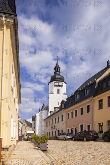 Schwarzenberg/Erzgeb. is a large district town in the Erzgebirge district of Saxony. Built in the