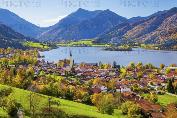 Panorama of the village and lake with the parish church of St. Sixtus and the Brecherspitz 1683m in