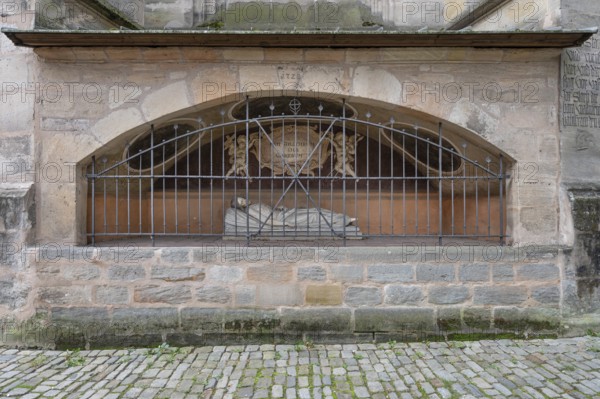 Jesus on the deathbed, sculpture in an outside chapel on the east choir of the late Gothic St