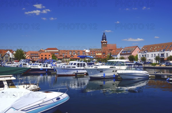Europe, Germany, Mecklenburg-Western Pomerania, Waren an der Müritz, Binnenmüritz with marina, View