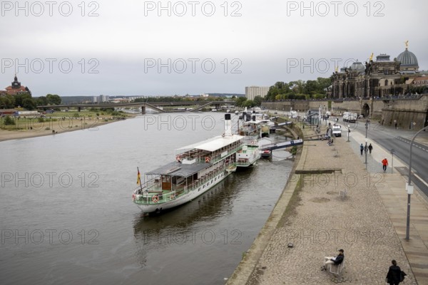 Following the partial collapse of the Carola Bridge in Dresden, shipping traffic on the Elbe is