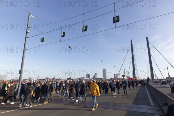 Demonstrators march across the Rheinknie Bridge, large demonstration against right-wing extremism