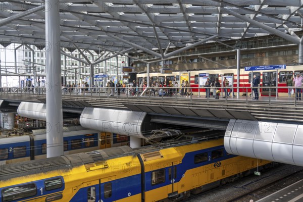 Public transport connections at The Hague Central Station, Centraal Station, local transport,