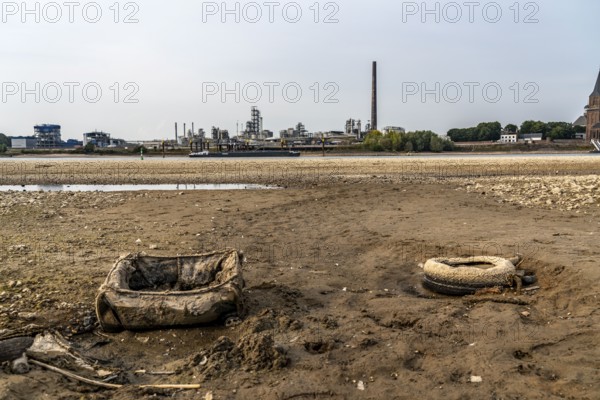 Rhine at Emmerich, extremely low water, Rhine level at 0 cm, falling trend, North Rhine-Westphalia,