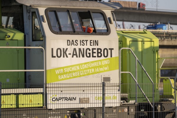 Job offer on a shunting locomotive in the port of Hamburg, on a Captrain locomotive, they are