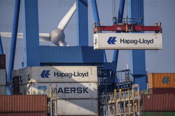 Port of Hamburg, Container Terminal Altenwerder, container ship during loading and unloading,