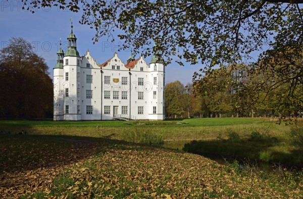 Europe, Germany, Schleswig-Holstein, Ahrensburg, moated castle Ahrensburg, autumn, front facade,