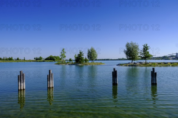 Leisure and recreation area at Kronthaler Weiher, Erding, Upper Bavaria, Bavaria, Germany, Europe
