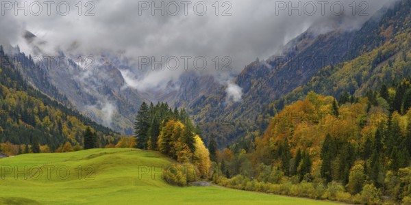 Autumn in the Trettachtal, near Oberstdorf, Oberallgäu, Allgäu, Bavaria, Germany, Europe