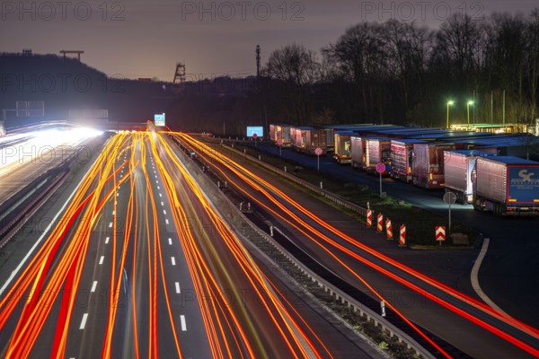 Evening traffic on the A2 motorway at the Recklinghausen junction heading west, in the background