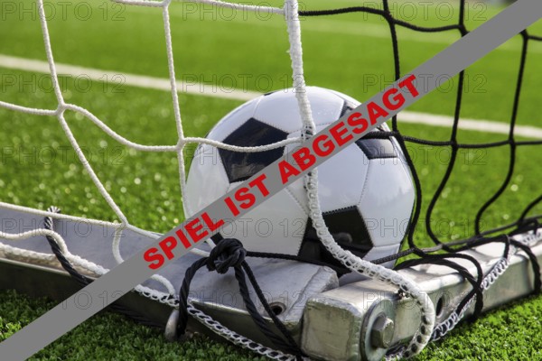 Symbolic image of a football match cancellation with the text SPIEL IST ABGESAGT (GAME IS