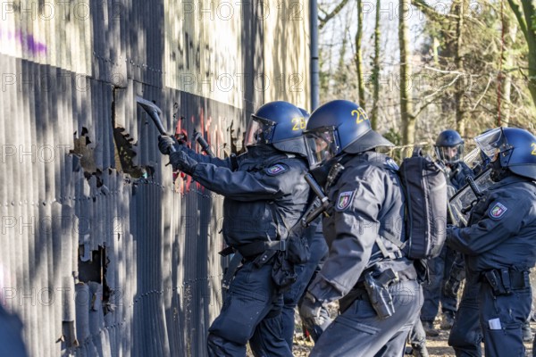 Beginning of the eviction of the Lützerath hamlet, camp of climate activists and squatters, at the