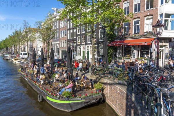 Houses on the Kloveniersburgwal canal, old town of Amsterdam, canal belt, Aluminiumbrug, café with