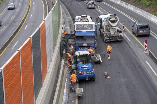 Motorway construction site on the A52 in Essen, basic renovation of the two carriageways in both