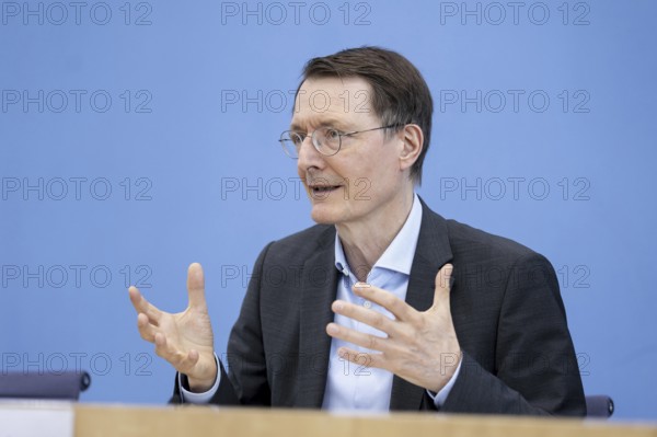 Karl Lauterbach (SPD), Federal Minister of Health, recorded during the press conference on the