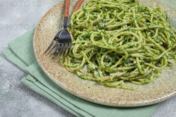 Spaghetti with pesto sauce, homemade, no people