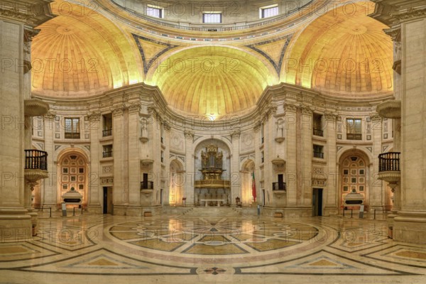 Church of Santa Engracia converted into National Pantheon, Central crossing and naves polychromed
