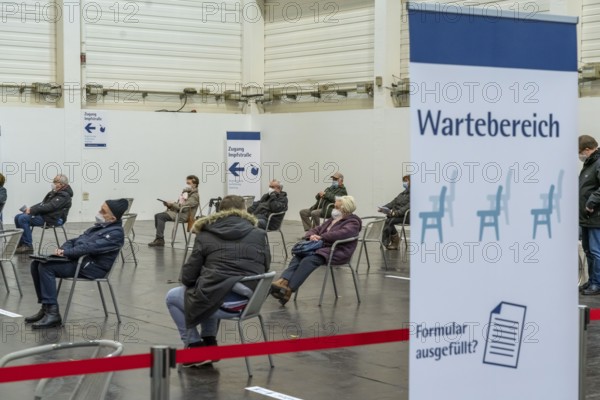 Start in the vaccination centre for corona vaccinations, in a hall of Messe Essen, for people over