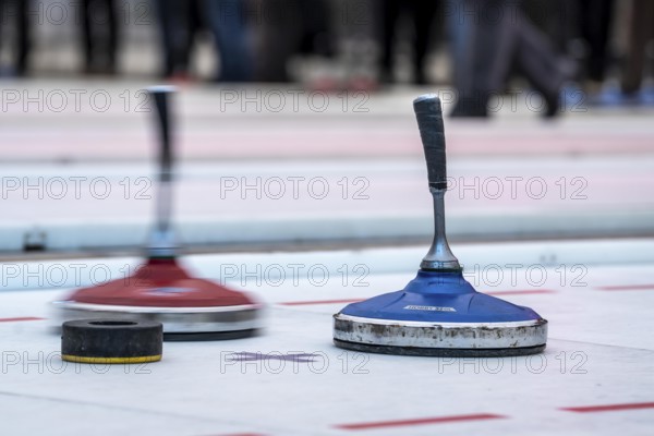 Curling rink at the Christmas market in Düsseldorf, North Rhine-Westphalia, Germany, Europe