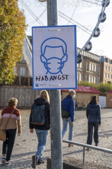 Notice on the obligation to wear masks in the city, with added slogan, Hab Angst, Rheinufer,
