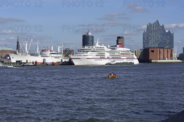 Europe, Germany, Hanseatic City of Hamburg, Elbe, Cap San Diego, museum ship, passenger ship