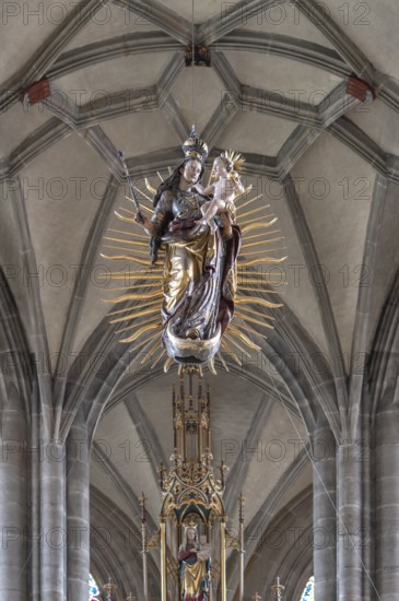 Sculpture of Mary with the infant Jesus under the netted vault in front of the high altar, late