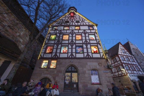 Main façade of the historic Pilatushaus with an Advent calendar designed by the Altstadtfreuden