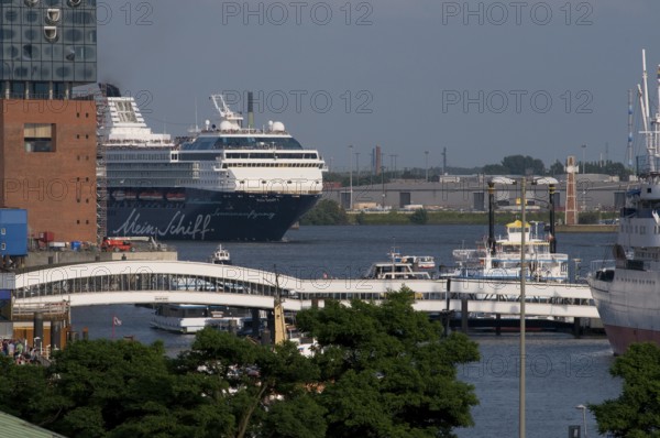 Europe, Germany, Hamburg, Elbe, harbour, Elbe Philharmonic Hall, passenger ship Mein Schiff 1,