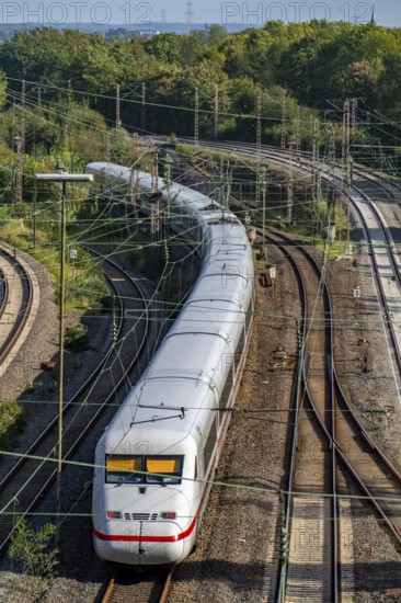 Tracks in front of Essen main station, 7 parallel tracks, ICE 2 train, North Rhine-Westphalia,