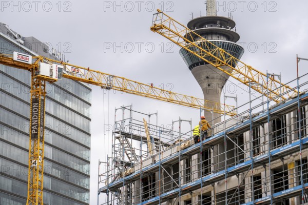 Large construction site, in Düsseldorf, Lorettoviertel, construction of condominiums, shell