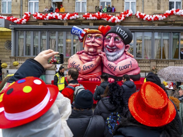 Rose Monday parade in Düsseldorf, street carnival, motif float in carnival, by float builder