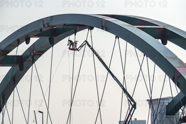 New construction of the Karl Lehr Bridge in the port of Duisburg-Ruhrort, over the Ruhr and the