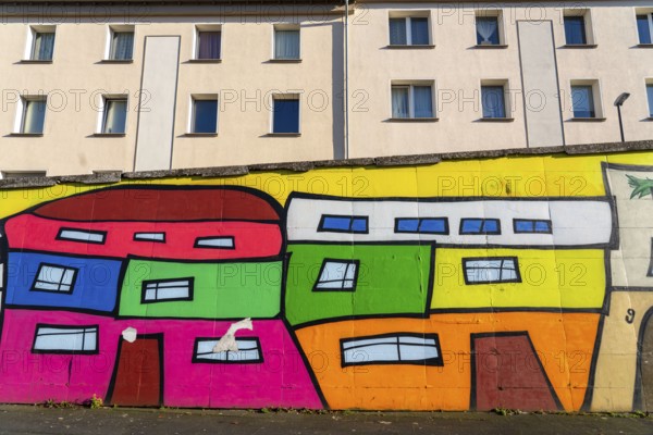 Large graffiti along Krampestraße in Essen's south-eastern district, at the Storp 9 cultural and