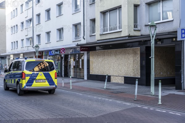 Before the demonstrations against the AFD party conference in Essen's Grugahalle, shops on