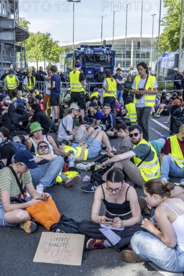Demonstration against the AFD party conference in Essen, several tens of thousands of demonstrators