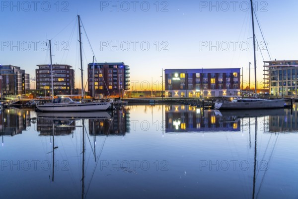 New harbour, harbour basin, harbour district, residential buildings, office buildings, marina and
